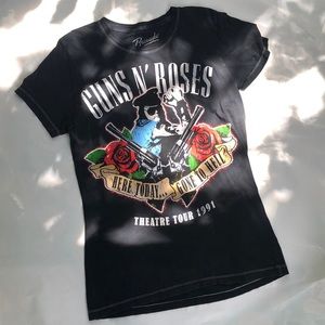 🌺 Guns N’ Roses Hot Topic Shirt 🌺